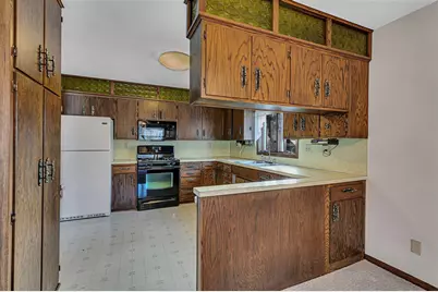 726 Hassan Street SE, Hutchinson, MN 55350 - Photo 9