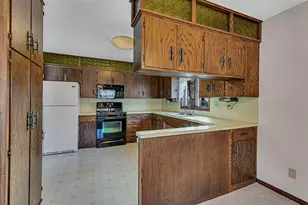 726 Hassan St SE, Hutchinson, MN 55350 - Photo 9