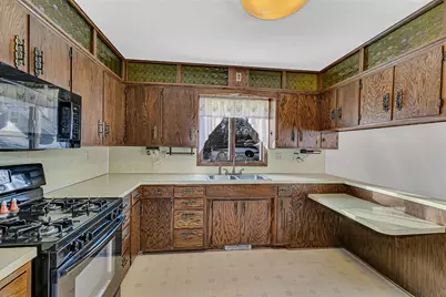 726 Hassan Street SE, Hutchinson, MN 55350 - Photo 7