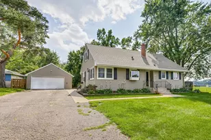 1646 Burke Ave E, Maplewood, MN 55109 - Photo 1