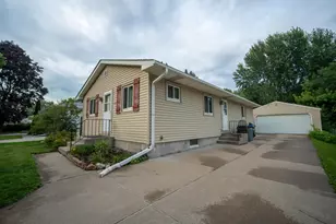 2092 N Ivy St, North Saint Paul, MN 55109 - Photo 1