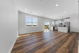 819 Viburnum St, Belle Plaine, MN 56011 - Photo 9