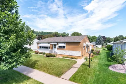 614 S 1st Street, La Crescent, MN 55947 - Photo 1