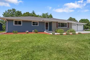 150 Outer Dr, Le Sueur, MN 56058 - Photo 1