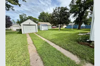 705 N Carver Street, Winthrop, MN 55396 - Photo 3