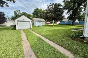 705 N Carver St, Winthrop, MN 55396 - Photo 3