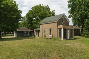 604 7th Ave W, Shakopee, MN 55379 - Photo 1