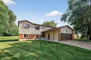 605 City View Dr, Minnetonka, MN 55305 - Photo 1