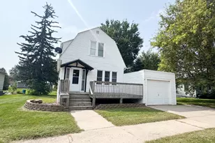 319 8th St, Brewster, MN 56119 - Photo 1