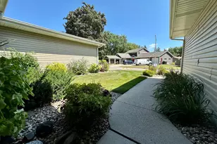 1015 Pershing Blvd, Worthington, MN 56187 - Photo 3