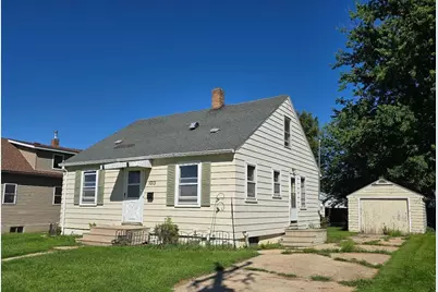 1013 4th Avenue SW, Pipestone, MN 56164 - Photo 1