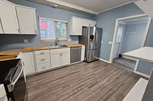 111 Markley Ave S, Thief River Falls, MN 56701 - Photo 9