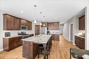 1045 Roselyn Dr, Victoria, MN 55386 - Photo 5