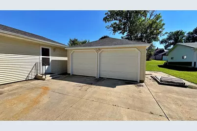 611 W Lincoln Street, Springfield, MN 56087 - Photo 5