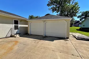 611 W Lincoln St, Springfield, MN 56087 - Photo 5