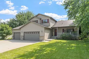 810 E 7th St, Litchfield, MN 55355 - Photo 3