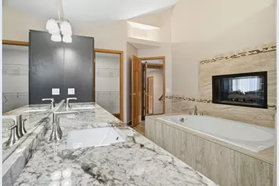 1162 Lakewood Drive S, Maplewood, MN 55119 - Photo 47