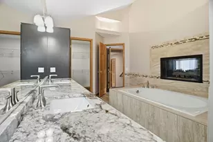 1162 Lakewood Dr S, Maplewood, MN 55119 - Photo 47