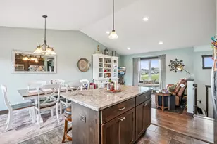 1142 W Edge Pl, New Richmond, WI 54017 - Photo 9