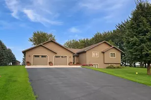 2207 N Tamarack Dr, Slayton, MN 56172 - Photo 1