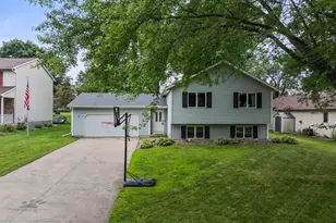 811 Spruce Ct, Pine Island, MN 55963 - Photo 1