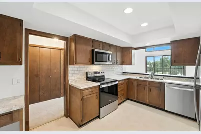 9700 Portland Avenue S #332, Bloomington, MN 55420 - Photo 11