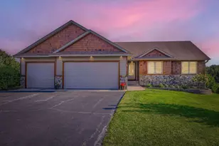 248 Smith Cir, River Falls, WI 54022 - Photo 1