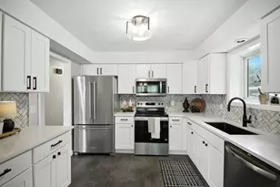 318 13th St SW, Owatonna, MN 55060 - Photo 1