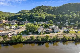 121 S Main St, Fountain City, WI 54629 - Photo 3