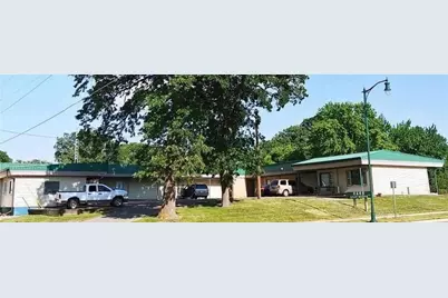 905 E 5th Street, Blue Earth, MN 56013 - Photo 1