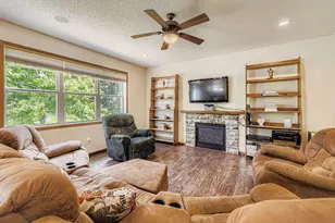 2113 Sandhill Dr, Shakopee, MN 55379 - Photo 9