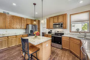 2113 Sandhill Dr, Shakopee, MN 55379 - Photo 3