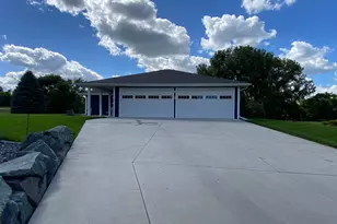 1740 Bay Oaks Dr, Albert Lea, MN 56007 - Photo 3