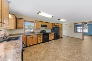 2203 Rolling Green Ln, North Mankato, MN 56003 - Photo 7