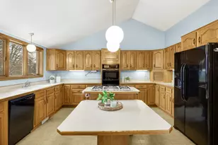 1054 Cottonwood Dr, Hudson, WI 54016 - Photo 5