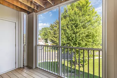 935 Ferndale Street N #210, Maplewood, MN 55119 - Photo 9