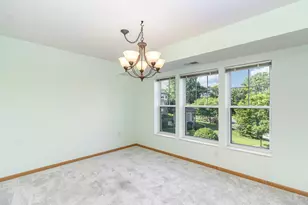 935 Ferndale St N, Maplewood, MN 55119 - Photo 5