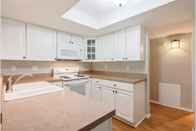 6105 Lincoln Drive #130, Edina, MN 55436 - Photo 5