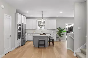 2817 Victoria St N, Roseville, MN 55113 - Photo 9