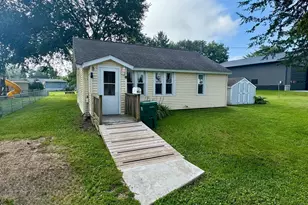 521 Rocque Ave, Wabasha, MN 55981 - Photo 1