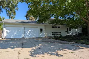 612 7th Ave SW, Waseca, MN 56093 - Photo 1