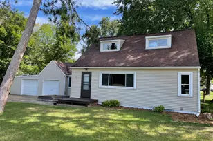 844 N Broadway St, Menomonie, WI 54751 - Photo 1