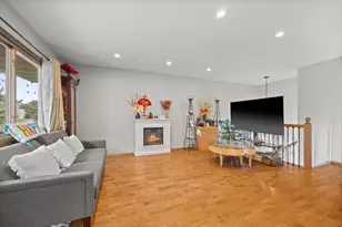 10434 S Decatur Ave S, Bloomington, MN 55438 - Photo 3