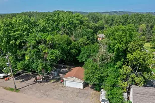 720 Bluff Ave E, Shakopee, MN 55379 - Photo 9