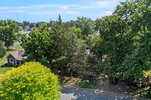 720 Bluff Ave E, Shakopee, MN 55379 - Photo 5