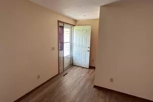 1103 Horizon Dr, Marshall, MN 56258 - Photo 9