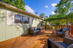 219 Davis St, Le Sueur, MN 56058 - Photo 9