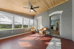 219 Davis St, Le Sueur, MN 56058 - Photo 3