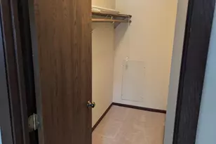 10451 Greenbrier Rd, Minnetonka, MN 55305 - Photo 7