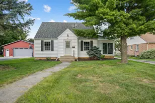 221 7th Ave SE, Waseca, MN 56093 - Photo 1